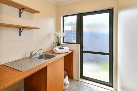 Photo of property in 24 Greig Place, Pukekohe, 2120