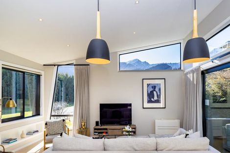 Photo of property in 61 Mcdonnell Road, Arrowtown, 9302