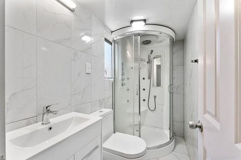 Photo of property in 18 Pistachio Place, Goodwood Heights, Auckland, 2105