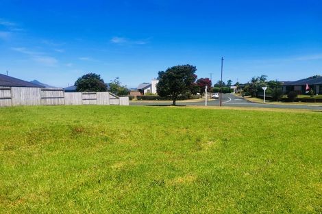 Photo of property in 8 Roto View, One Tree Point, 0118