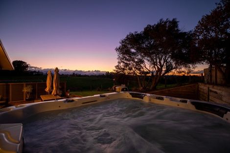Photo of property in 15 Lionel Place, Mapua, 7005