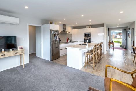 Photo of property in 28 Feist Street, Carterton, 5713