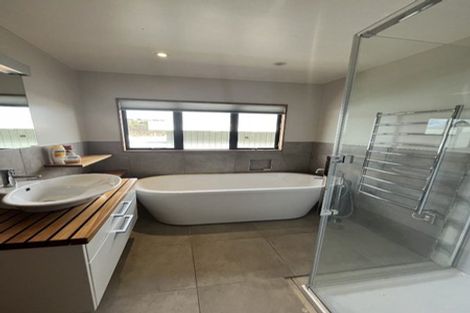 Photo of property in 16 Trevor Terrace, Paremata, Porirua, 5024