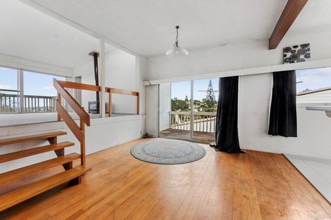 Photo of property in 15 Target Road, Totara Vale, Auckland, 0629