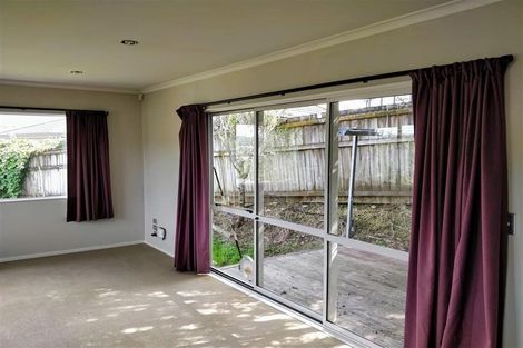 Photo of property in 16 Mckinley Road, Sunnyvale, Auckland, 0612