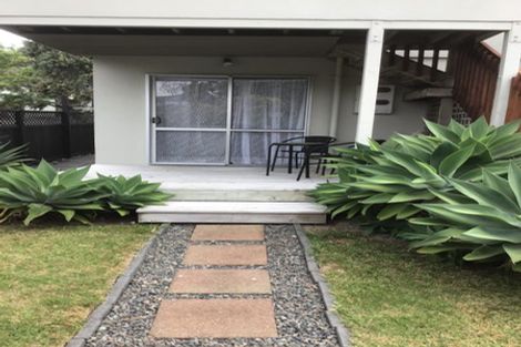 Photo of property in 1/22 Sandown Road, Rothesay Bay, Auckland, 0630