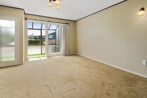 Photo of property in 2/240 Hurstmere Road, Takapuna, Auckland, 0622