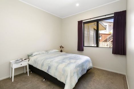 Photo of property in 5 Ranui Terrace, Tawa, Wellington, 5028