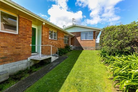 Photo of property in 2/256 Courtenay Street, Strandon, New Plymouth, 4312