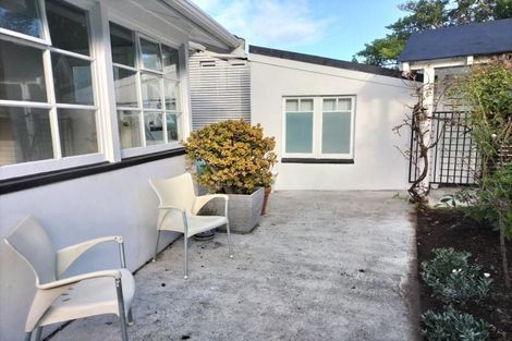 Photo of property in 281 Queens Drive, Lyall Bay, Wellington, 6022