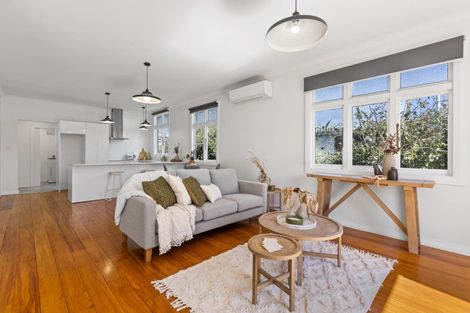 Photo of property in 2 Chilman Street, Strandon, New Plymouth, 4312