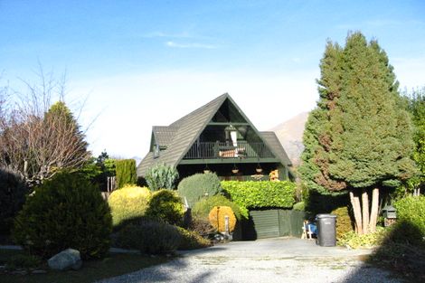Photo of property in 38 Cedar Drive, Kelvin Heights, Queenstown, 9300