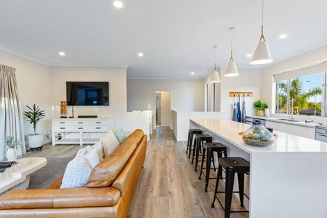 Photo of property in 6 Andre Rise, Stanmore Bay, Whangaparaoa, 0932