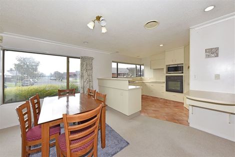 Photo of property in 22 Inglewood Place, Avonhead, Christchurch, 8042