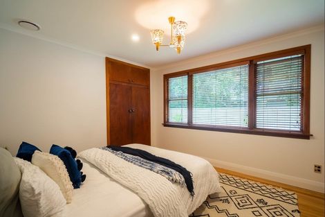 Photo of property in 16 Walton Avenue, Waikanae, 5036