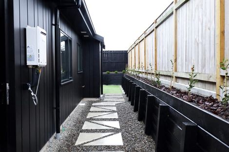 Photo of property in 1 Mangatainoka Lane, Awapuni, 4412