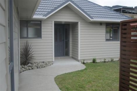 Photo of property in 12 Mcewen Crescent, Riverstone Terraces, Upper Hutt, 5018