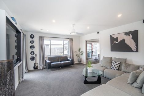 Photo of property in 10 Atlantic Drive, Fitzherbert, Palmerston North, 4410