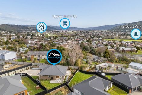 Photo of property in 15 Rewarewa Way, Timberlea, Upper Hutt, 5018