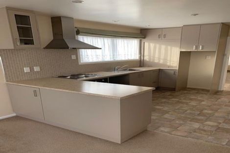 Photo of property in 17 Davidson Crescent, Hornby, Christchurch, 8042