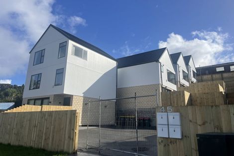 Photo of property in 45d Greenvalley Rise, Glenfield, Auckland, 0629