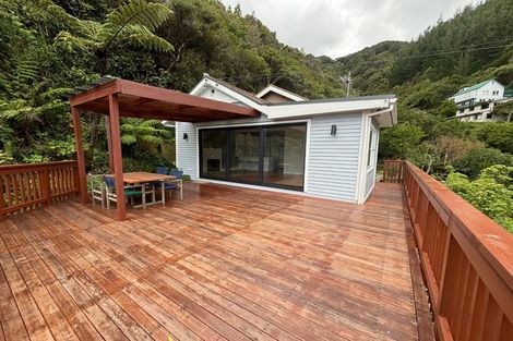 Photo of property in 43 Rona Street, Eastbourne, Lower Hutt, 5013