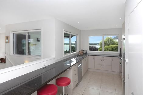 Photo of property in 19 The Brae, Mount Pleasant, Christchurch, 8081