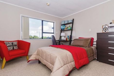 Photo of property in 27 Hobsonville Road, West Harbour, Auckland, 0618