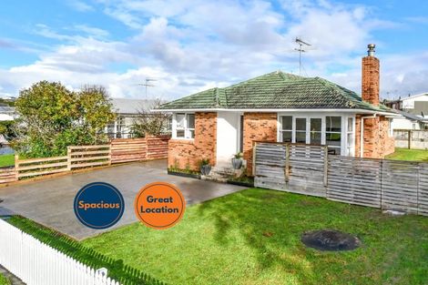 Photo of property in 31 Gossamer Drive, Pakuranga Heights, Auckland, 2010