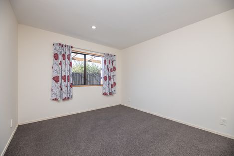 Photo of property in 2a Wainoni Road, Wainoni, Christchurch, 8061