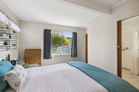 Photo of property in 8 Halswater Drive, Churton Park, Wellington, 6037