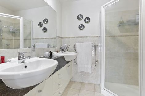 Photo of property in 3g/175 Hurstmere Road, Takapuna, Auckland, 0622