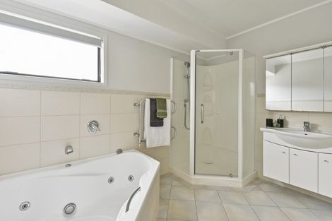 Photo of property in 147 Walter Strevens Drive, Conifer Grove, Takanini, 2112