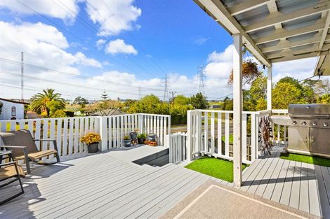 Photo of property in 1/323 Triangle Road, Massey, Auckland, 0614