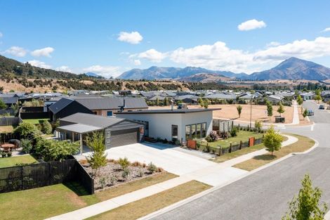 Photo of property in 8 Kingfisher Crescent, Albert Town, Wanaka, 9305