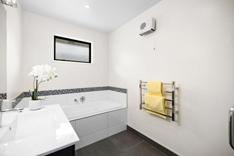 Photo of property in 33 Woodstock Road, Lower Shotover, Queenstown, 9304