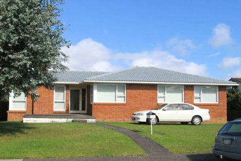 Photo of property in 18 Grimshaw Place, Henderson, Auckland, 0612