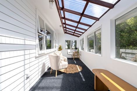 Photo of property in 4 Link Road, Newlands, Wellington, 6037