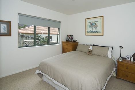 Photo of property in 10 Sherwood Grove, Northcross, Auckland, 0630