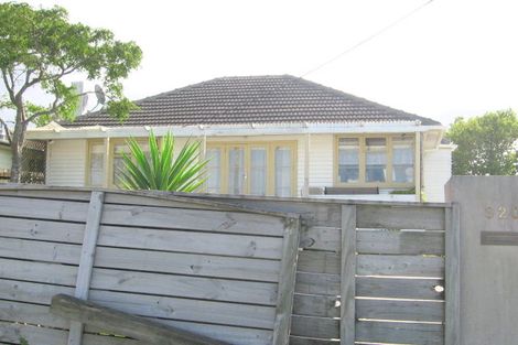 Photo of property in 2/920 East Coast Road, Northcross, Auckland, 0630