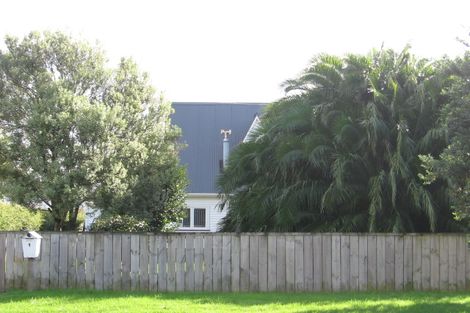 Photo of property in 1 River Road, Te Atatu Peninsula, Auckland, 0610