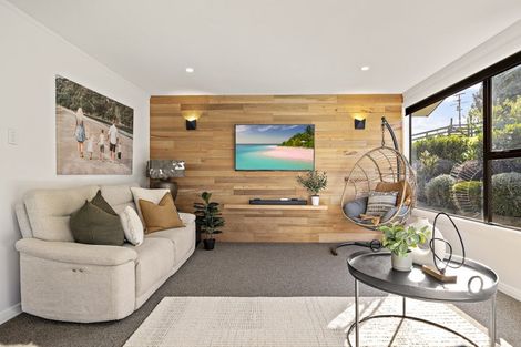 Photo of property in 44b Crosland Road, South Head, 0874