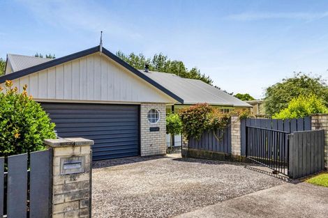 Photo of property in 11 Elder Grove, Whalers Gate, New Plymouth, 4310