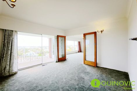 Photo of property in 520 Glenfield Road, Glenfield, Auckland, 0629