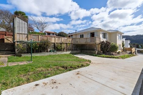 Photo of property in 5 Mahoe Street, Tawa, Wellington, 5028