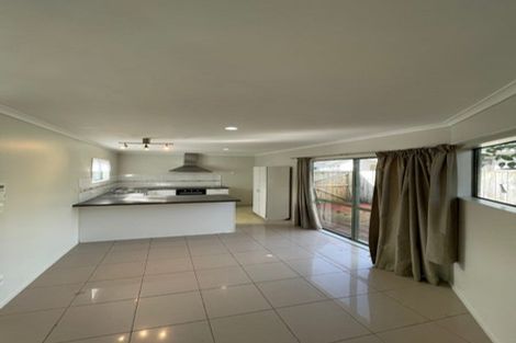 Photo of property in 1/60 Riverpark Crescent, Henderson, Auckland, 0610