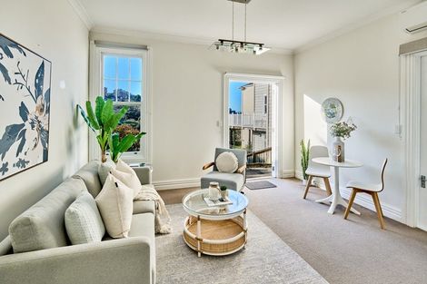 Photo of property in 32 Maarama Crescent, Aro Valley, Wellington, 6021