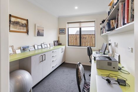 Photo of property in 18 Feist Street, Carterton, 5713