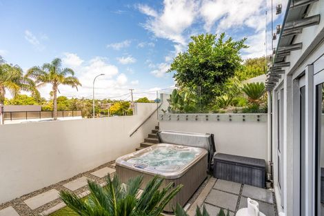 Photo of property in Montrose Villas, 441h Beach Road, Mairangi Bay, Auckland, 0630