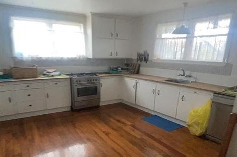 Photo of property in 32 Abbotleigh Avenue, Te Atatu Peninsula, Auckland, 0610